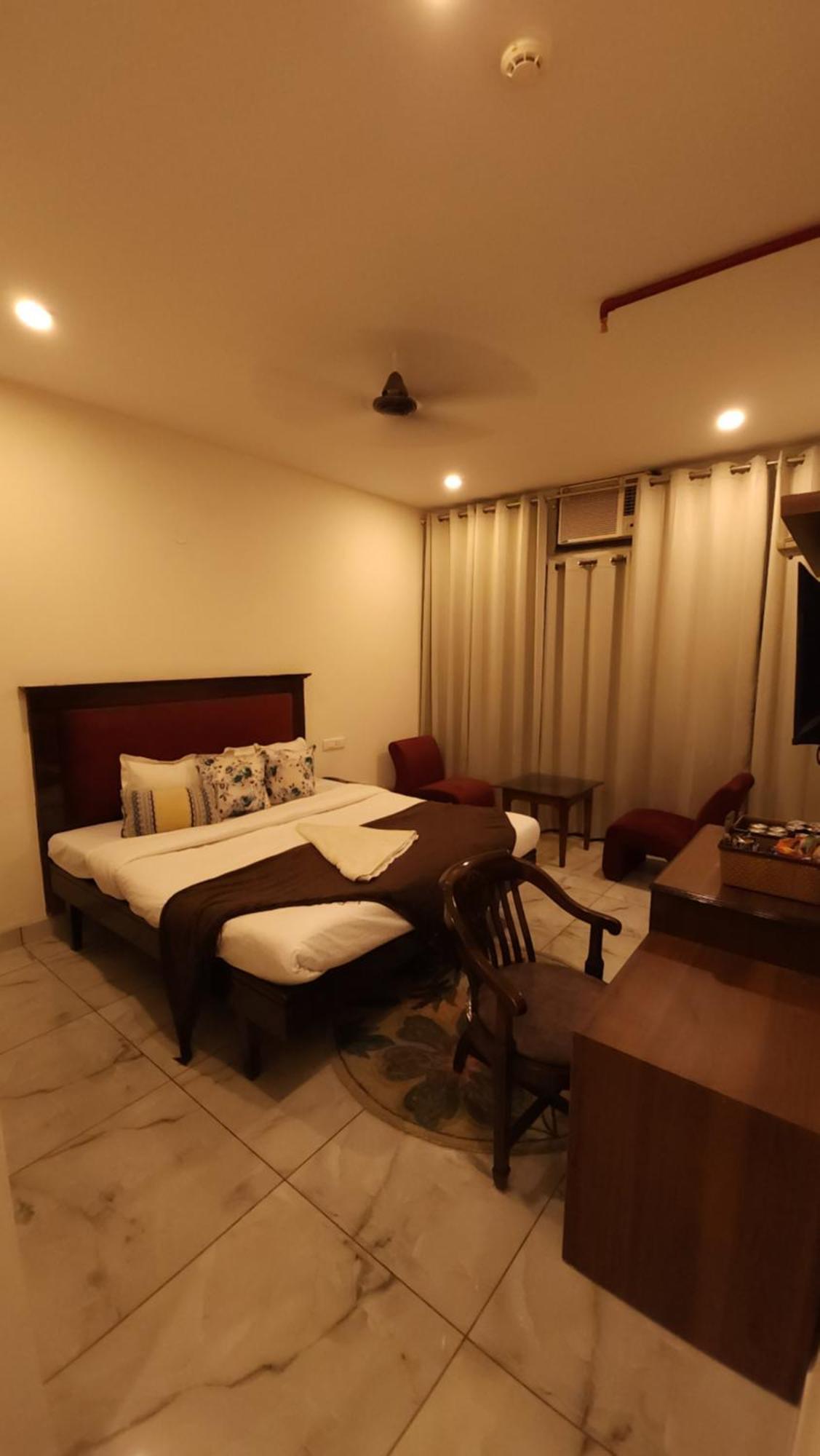 Hotel Multitech Premium Chandīgarh Exterior foto